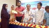 ফুলবাড়ীতে ১৫০ নারীর মাঝে ১৭ লাখ ৬৯ হাজার টাকার চেক বিতরণ