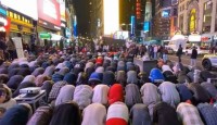 টাইমস স্কয়ারে তারাবির নামাজ আদায়