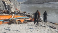 পাকিস্তানে বাস খাদে পড়ে তিন নারীসহ নিহত ২০