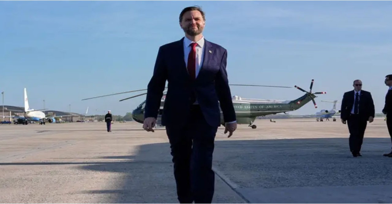 পাকিস্তানের পথে জেডি ভ্যান্সসহ মার্কিন প্রতিনিধিদল