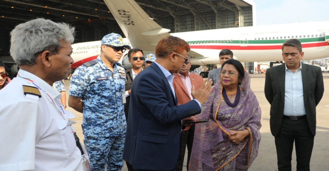 আকস্মিক বিমানবন্দর পরিদর্শনে মন্ত্রী, দুর্নীতির বিরুদ্ধে জিরো টলারেন্সের নির্দেশ