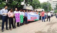 ফার্মাসিউটিক্যাল কোম্পানিতে বৈষম্যের প্রতিবাদে শাহবাগে মানববন্ধন