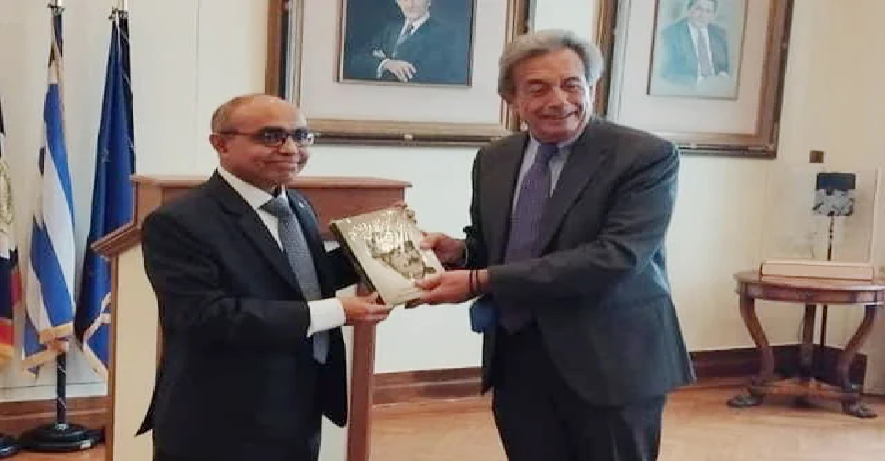 বিজয় দিবসে বাংলাদেশ-গ্রিসের পতাকার রঙে আলোকসজ্জা