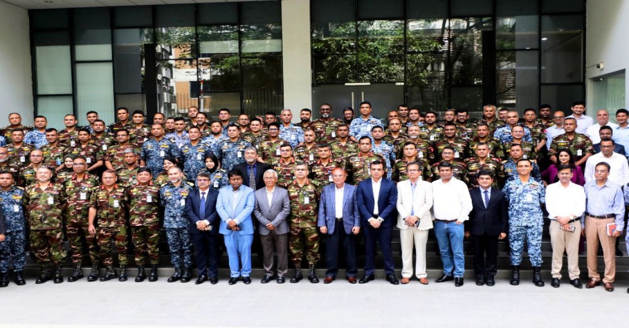 ইস্ট ওয়েস্ট মিডিয়া গ্রুপ পরিদর্শনে এনডিসির এএফডব্লিউসি প্রতিনিধিদল