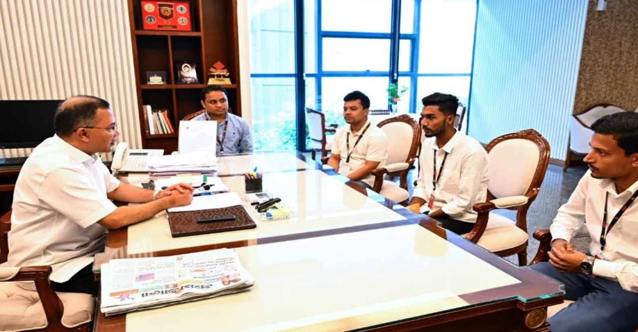 জুলাইযোদ্ধা আজিজুরের জীবনসংগ্রামের গল্প শুনলেন প্রধানমন্ত্রী