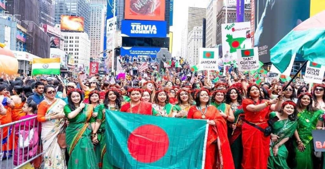 টাইমস স্কয়ারে বাংলাদেশি শাড়ি প্রদর্শনী