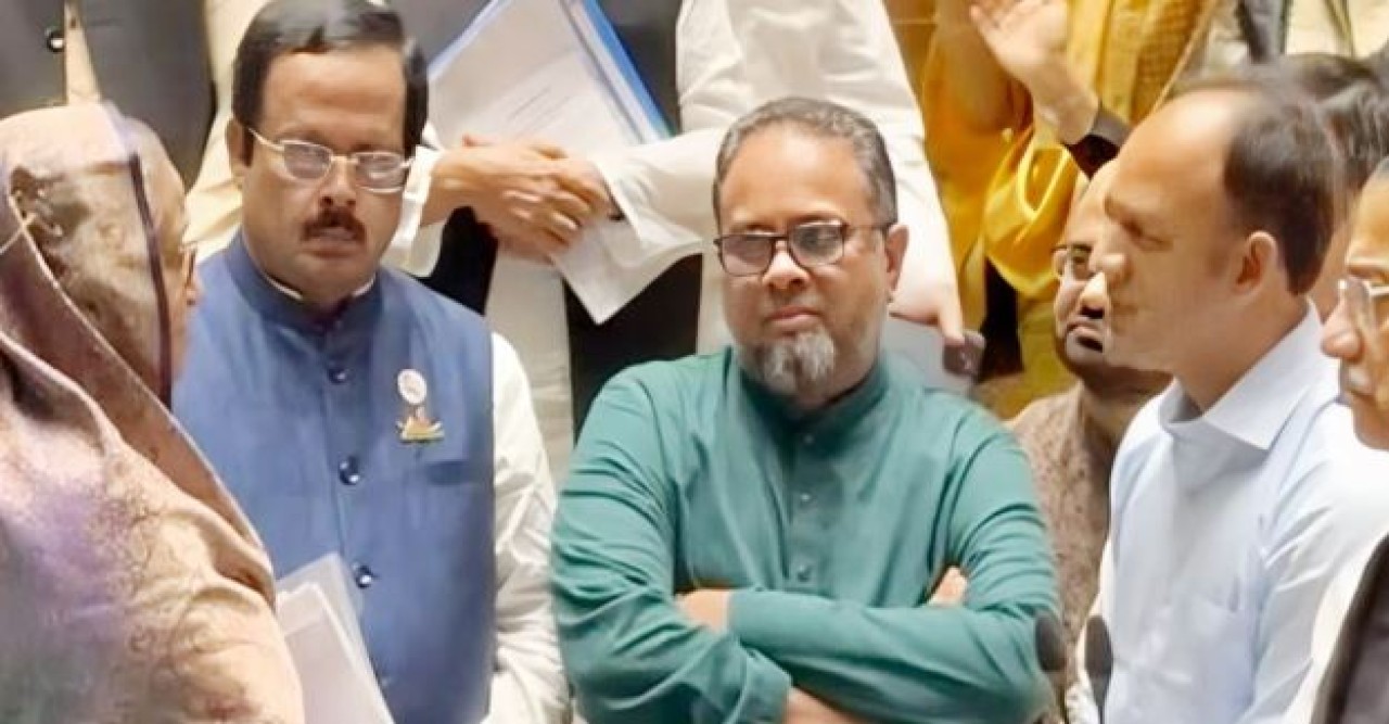 প্রাণনাশের হুমকির ঘটনা প্রধানমন্ত্রীকে জানালেন ব্যারিস্টার সুমন