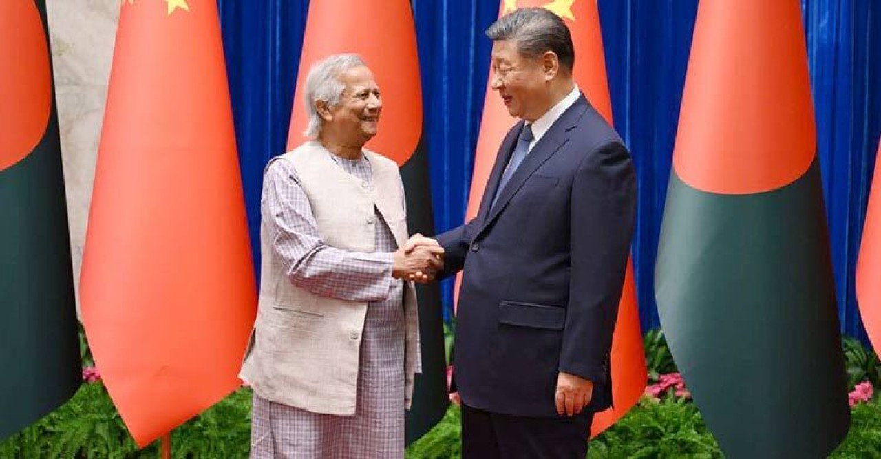 চীনের প্রেসিডেন্ট শি জিনপিংয়ের সঙ্গে প্রধান উপদেষ্টার বৈঠক