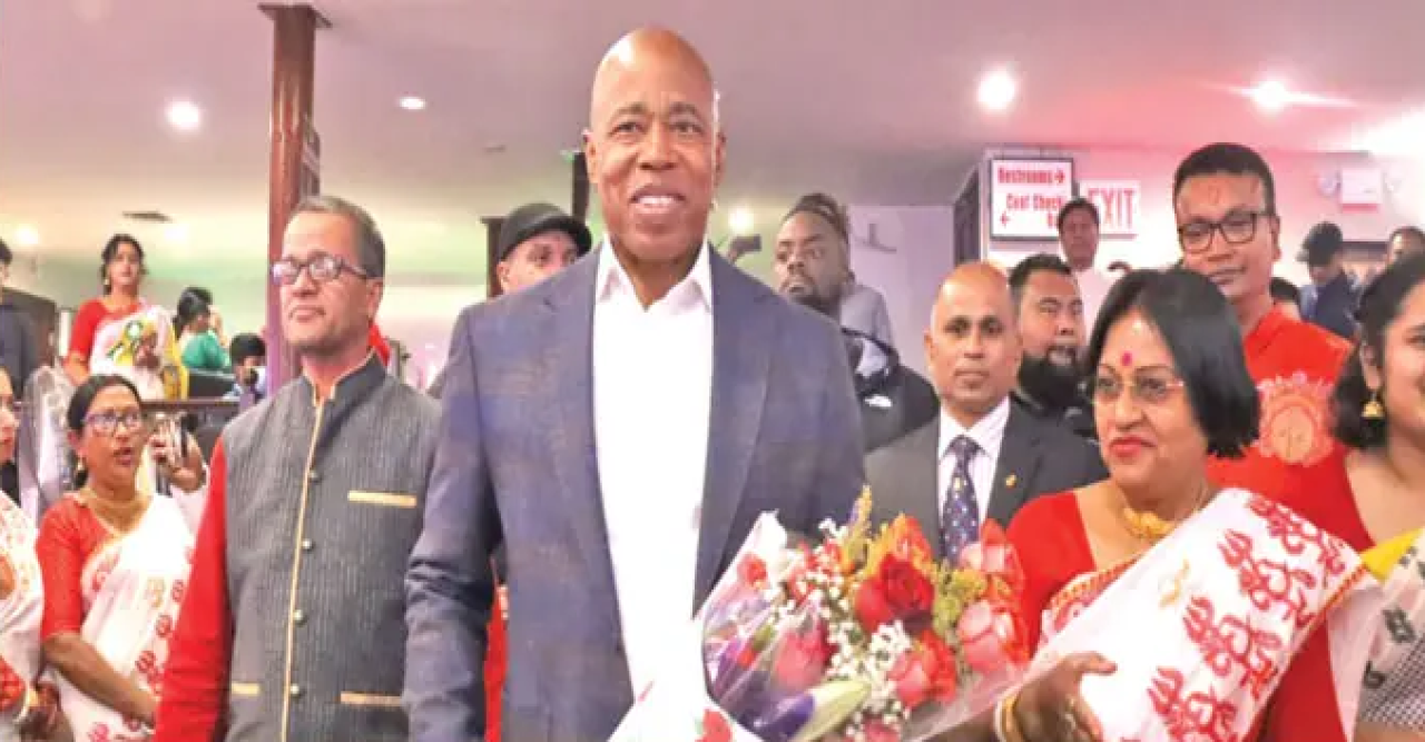 প্রবাসে সম্প্রীতির দুর্গোৎসব, মণ্ডপে ঢল