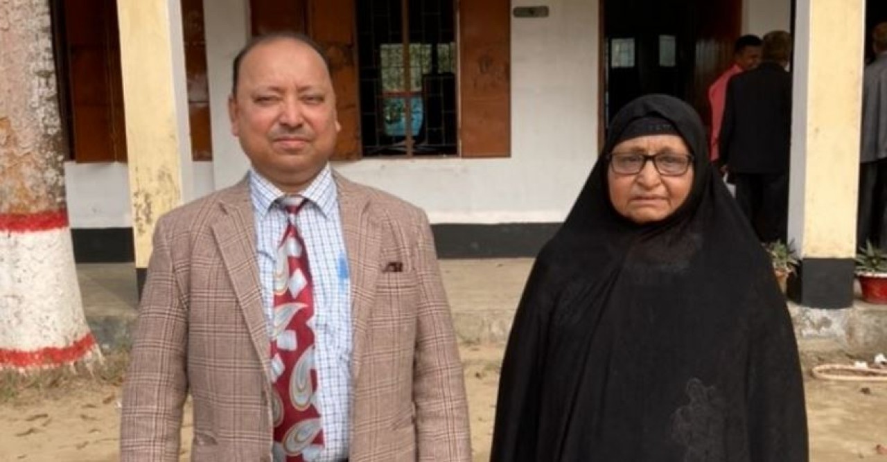 নিউইয়র্ক প্রবাসি বাংলাদেশি শিক্ষানুরাগী মোশাররফ চৌধুরীর মাতা আশেদা পেলেন রত্নগর্ভা পুরস্কার