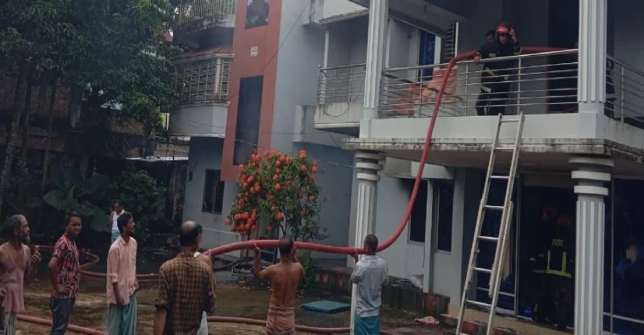 ওমান প্রবাসীর বাড়িতে দুর্বৃত্তদের তাণ্ডব