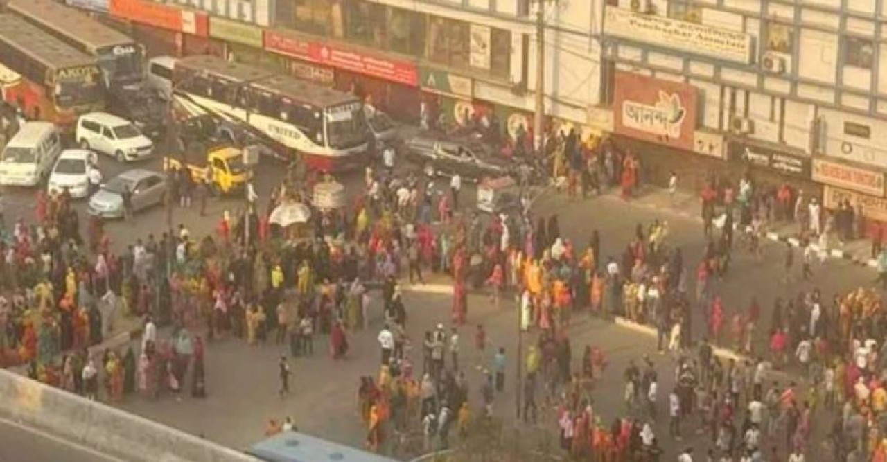 বনানীতে দুর্ঘটনায় পোশাক শ্রমিক নিহত, প্রতিবাদে সড়ক অবরোধ, তীব্র যানজট