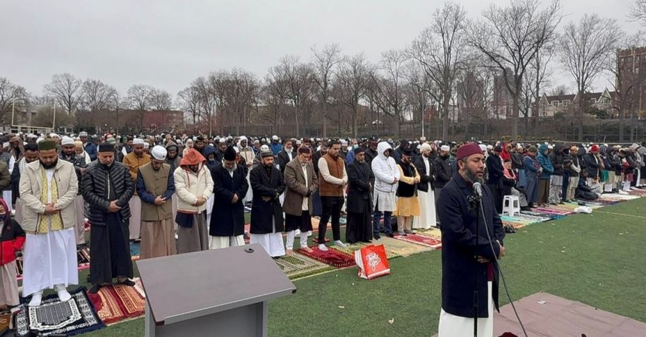 নিউইয়র্কে নর্থ ব্রঙ্কস জামে মসজিদের উদ্যোগে খোলা মাঠে বিশাল ঈদ জামাত