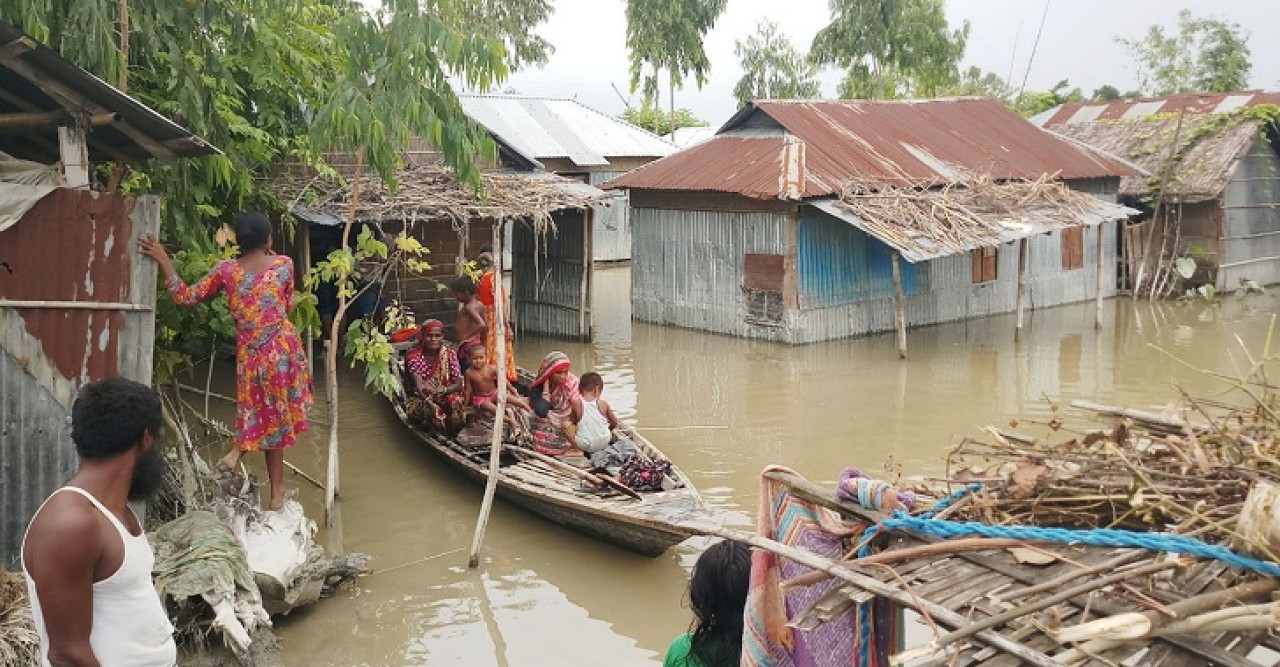 ভারি বৃষ্টি ও উজানের ঢলে ডুবছে আট জেলা