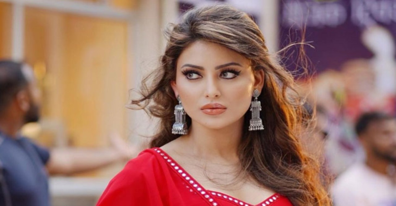 তোপের মুখে পোস্টার ও সেই সিনেমার দৃশ্য থেকে বাদ পড়লেন উর্বশী!