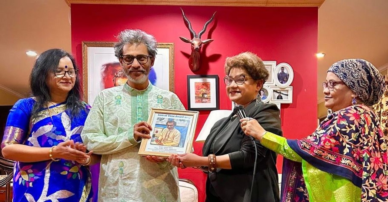 নিউইয়র্কে কবি কাজী জহিরুল ইসলামকে “আইকন অফ টাইম অ্যাওয়ার্ড ২০২৫” সম্মাননা প্রদান গ্রেস ফাউন্ডেশন’র