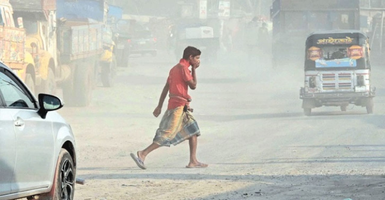 ছুটির দিনে বায়ুদূষণের শীর্ষে ঢাকা