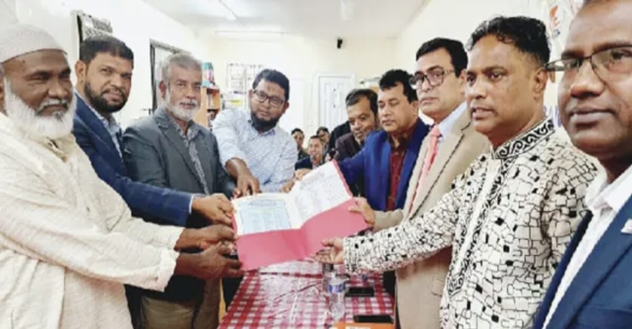 নিউইয়র্কে বাংলাদেশ সোসাইটির নির্বাচনে বিজয়ীদের কাছে আনুষ্ঠানিকভাবে ফল হস্তান্তর নির্বাচন কমিশনের
