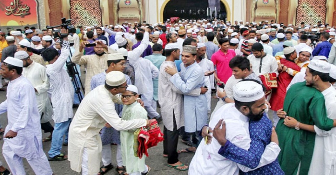 সারা দেশে উৎসবমুখর পরিবেশে ঈদুল ফিতর উদযাপিত