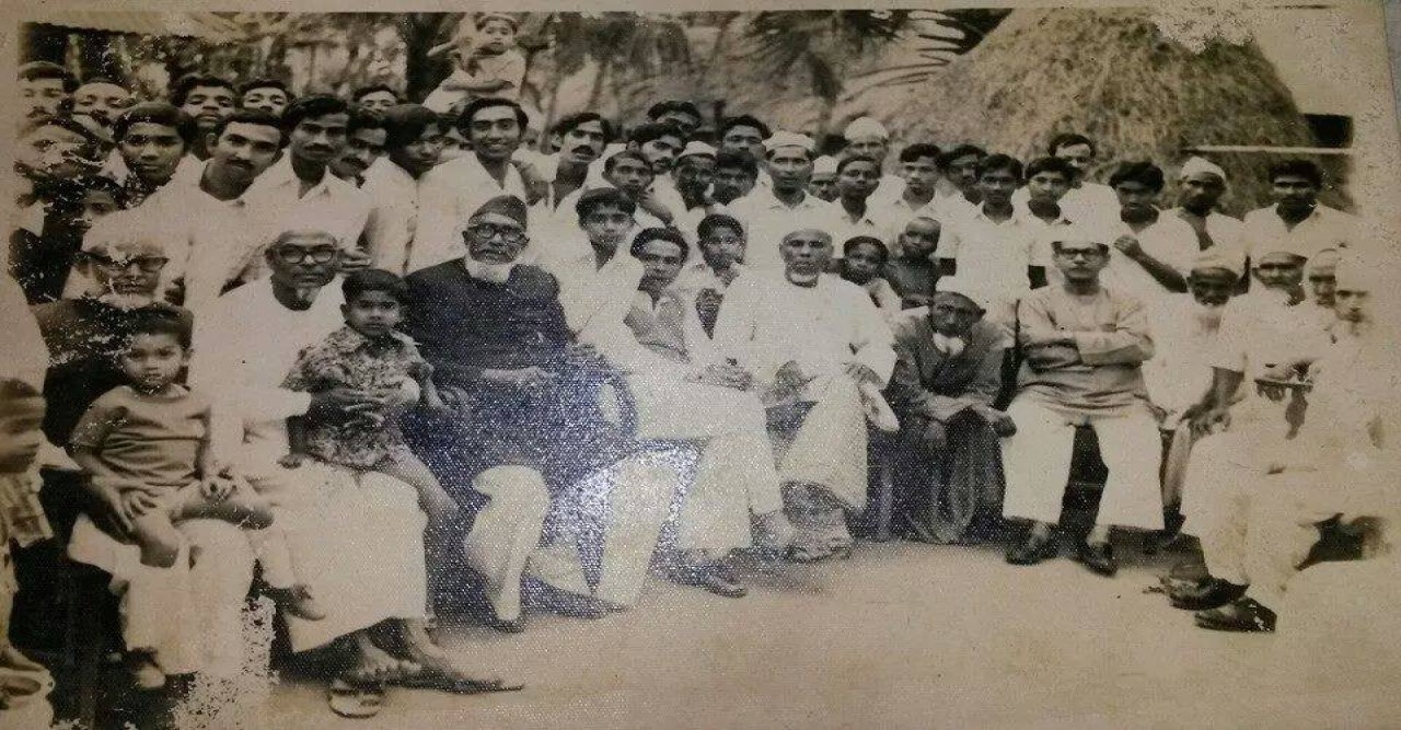 আত্মীয় স্বজনদের মাঝে কাদ্রার মৌলভী আব্দুল হাকিম, সাবেক এমপি মরহুম জালাল আহমেদ