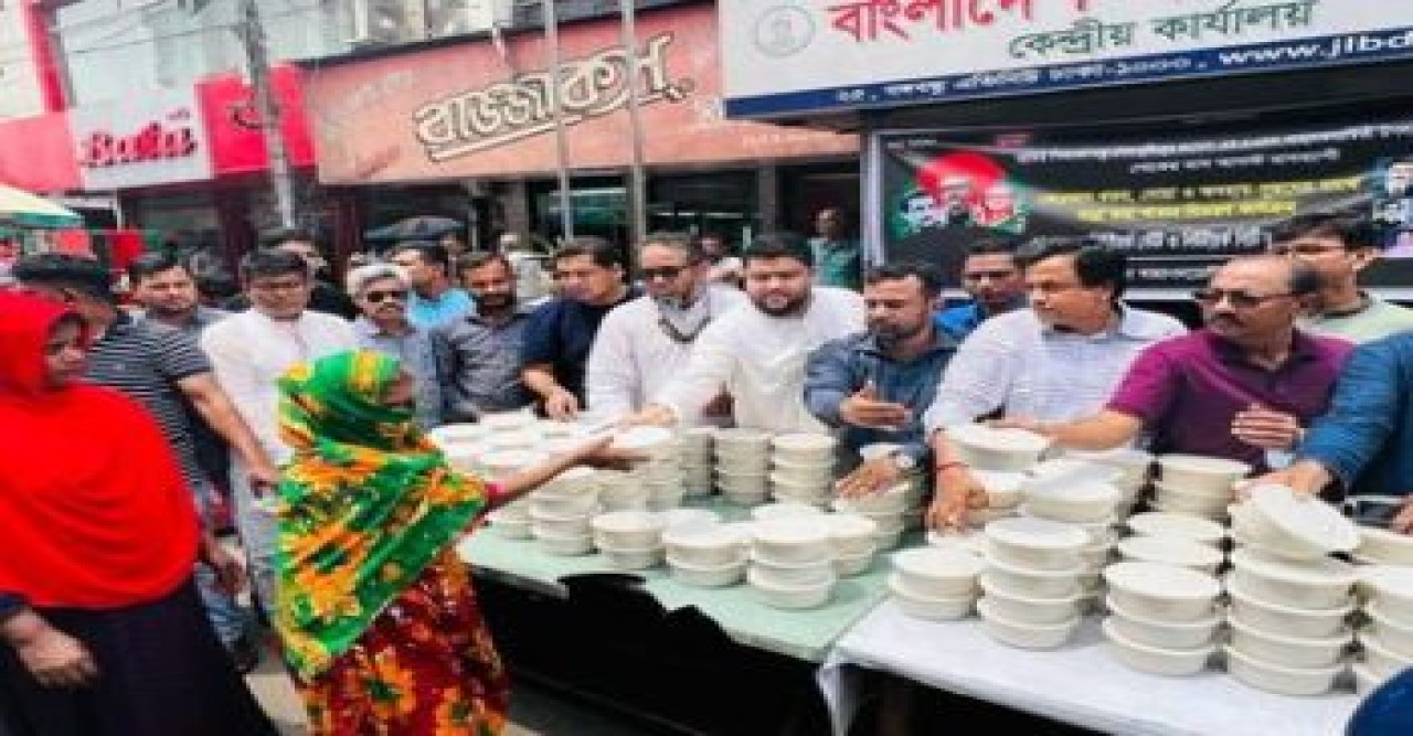 জাতীয় শোক দিবস উপলক্ষে বাংলাদেশ আওয়ামী যুবলীগের কেন্দ্রীয় কার্যালয়ের সামনে নিউইয়র্ক স্টেট ও সিটি যুবলীগের পাঁচ দিনব্যাপী কর্মসুচি