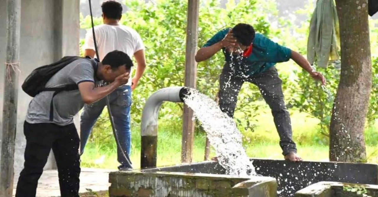 গরমে জনজীবনে হাঁসফাঁস অবস্থা
