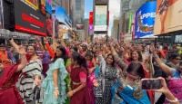 নিউইয়র্কের টাইমস স্কয়ারে বিশ্বমঞ্চে শাড়ির প্রচার: ‘শাড়ি গোজ গ্লোবাল’