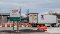 যুক্তরাষ্ট্রের পণ্যে নতুন শুল্ক আরোপ, বাণিজ্যযুদ্ধ আরও তীব্র করল কানাডা