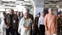 অশ্রুসিক্ত চোখে বিটিভি কর্মকর্তাদের সান্ত্বনা দিলেন প্রধানমন্ত্রী