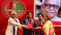 লোক নাট্যদল পদক পেলেন ৬ নাট্যজন