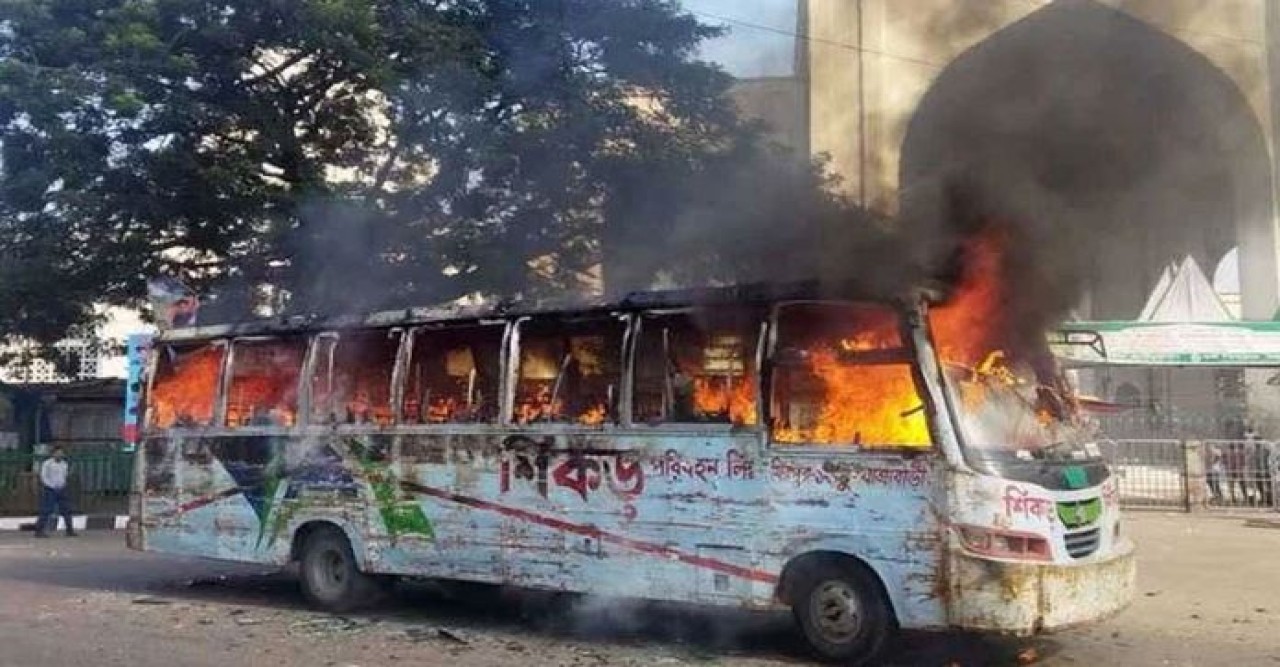 অবরোধের তিন দিনে ৩১ যানবাহনে আগুন