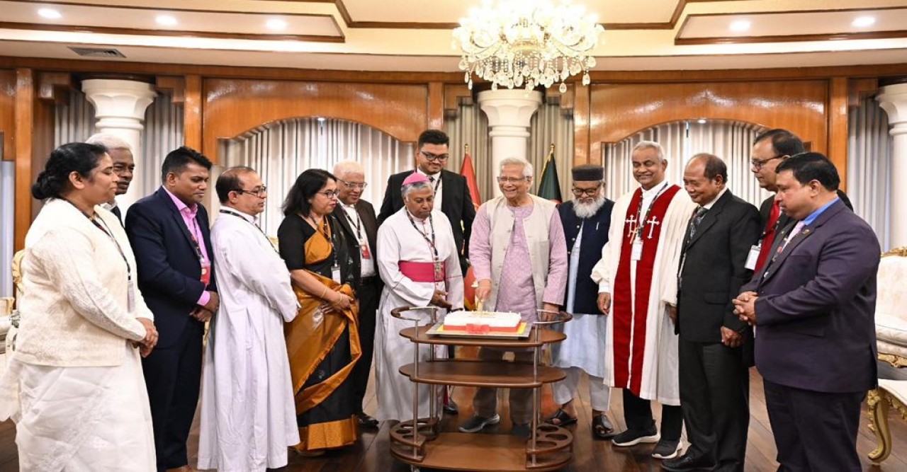 বড়দিন উপলক্ষে ধর্মীয় নেতাদের সঙ্গে প্রধান উপদেষ্টার শুভেচ্ছা বিনিময়