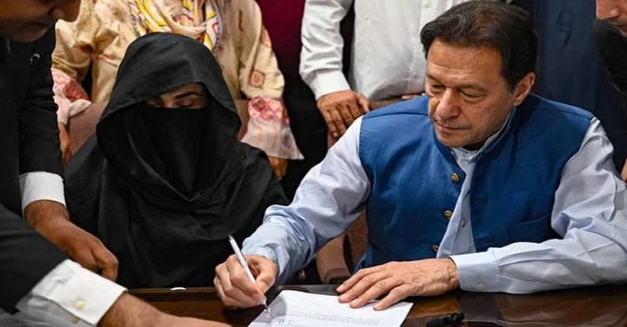 ইমরান খান ও বুশরা বিবির ১৪ বছরের সাজা স্থগিত