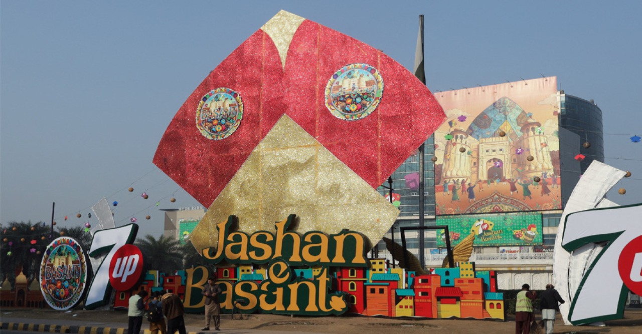 লাহোরে ১৯ বছর পর ফিরল বসন্ত উৎসব, উড়ল রঙিন ঘুড়ি