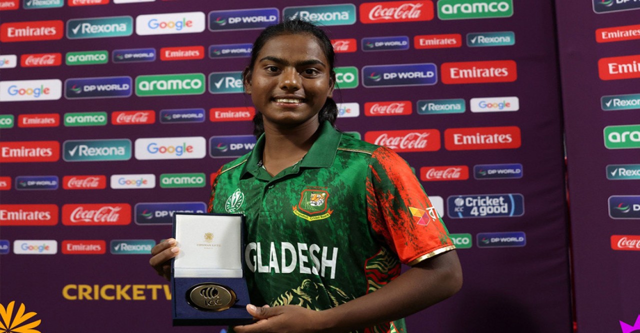 স্টার্কের অনুপ্রেরণায় বোলিং বিভাগের ঝাণ্ডা ওড়াচ্ছেন মারুফা