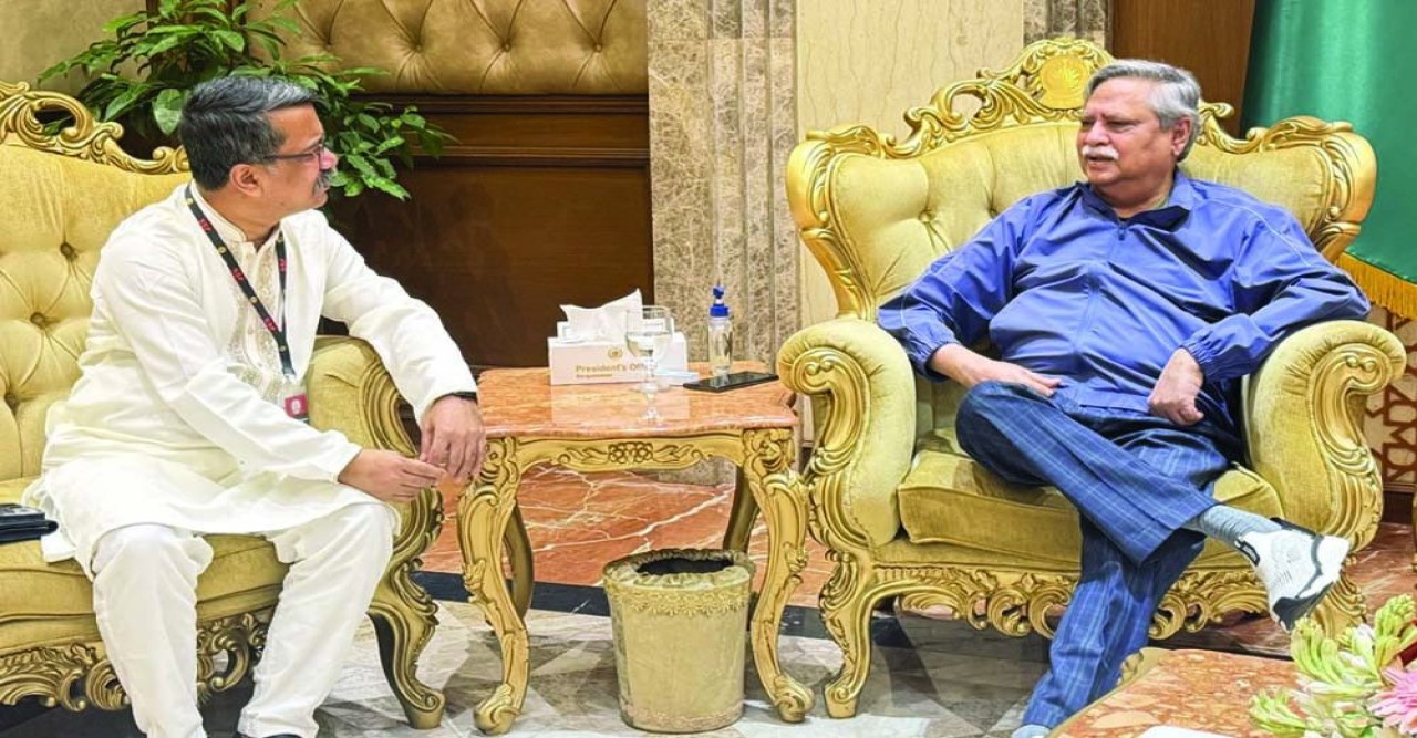 বিমানবন্দরে নেমেই উপদেষ্টার তালিকায় কাটছাঁট করেন ইউনূস-রাষ্ট্রপতি