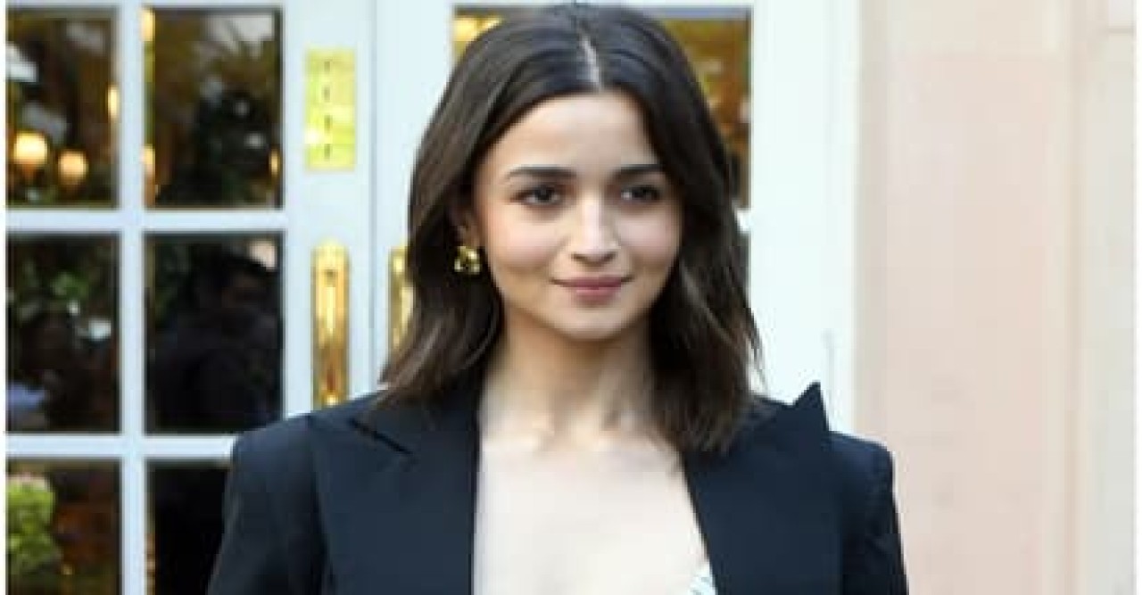 আলিয়ার বিরুদ্ধে গল্প চুরির অভিযোগ, যা বললেন মুকেশ ভাট