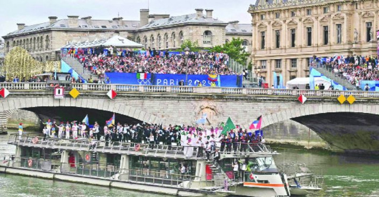 পর্দা উঠল প্যারিস অলিম্পিকের