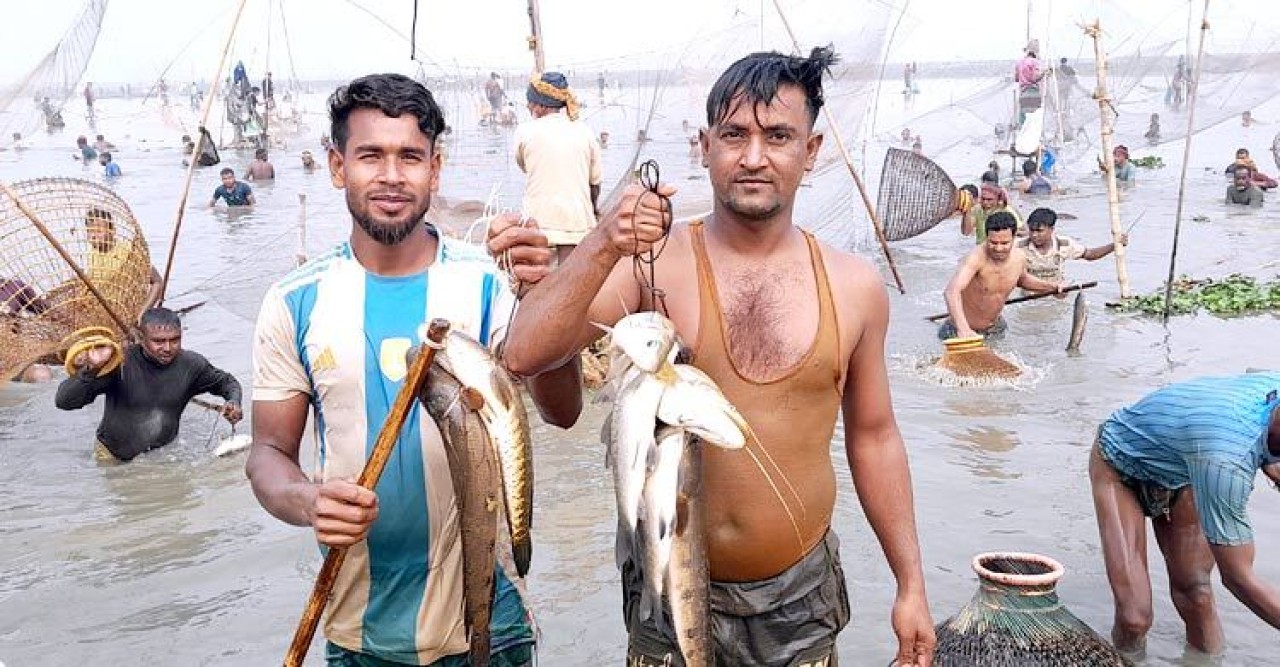 হবিগঞ্জে ঐতিহ্যবাহী পলো বাইচ উৎসব