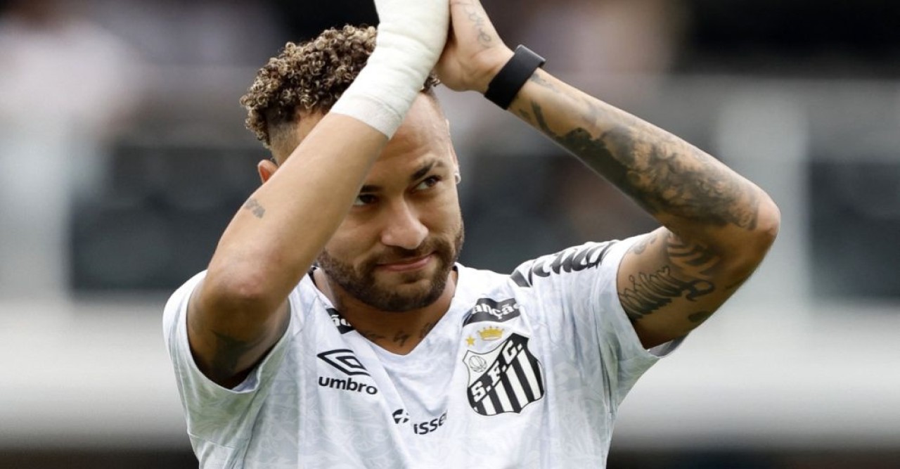 বিশ্বকাপের ৬ মাস আগে অস্ত্রোপচার করালেন নেইমার