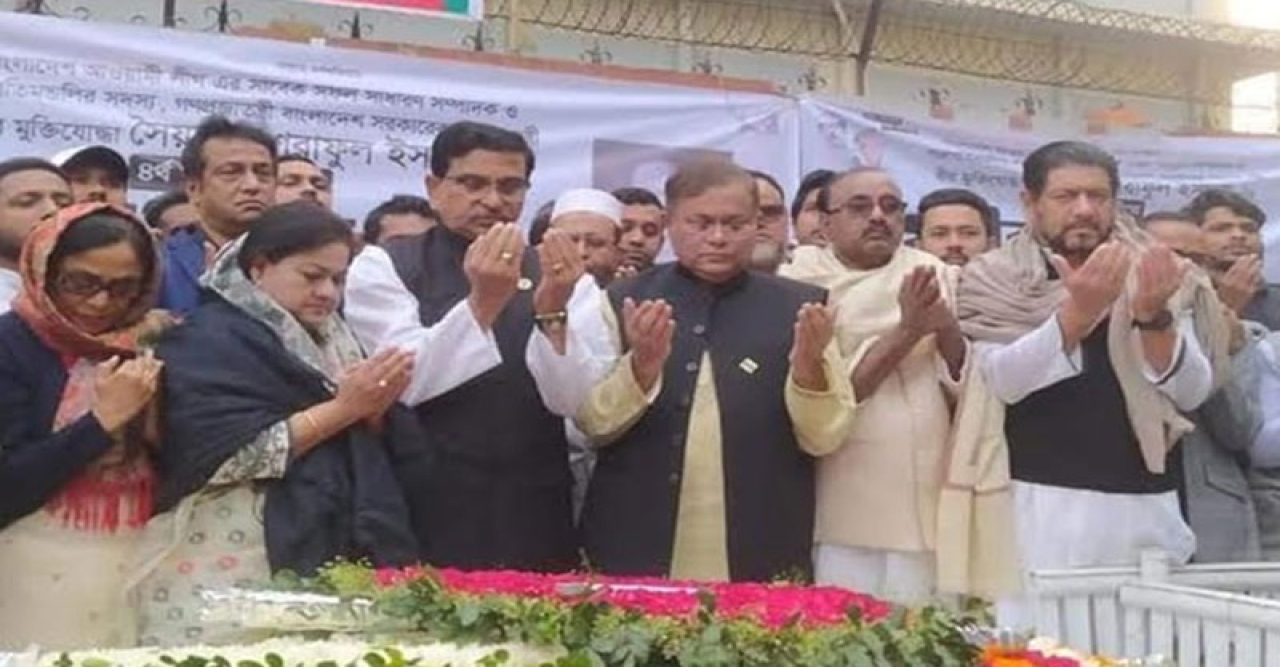 সৈয়দ আশরাফের সমাধিতে আওয়ামী লীগ নেতা-কর্মীদের শ্রদ্ধা