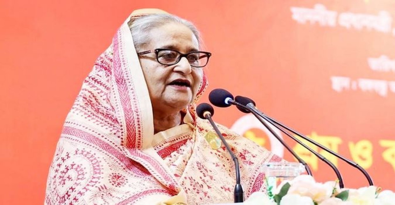 বিলাসিতা কমিয়ে শ্রমিকদের দিকে নজর দিন:  প্রধানমন্ত্রী