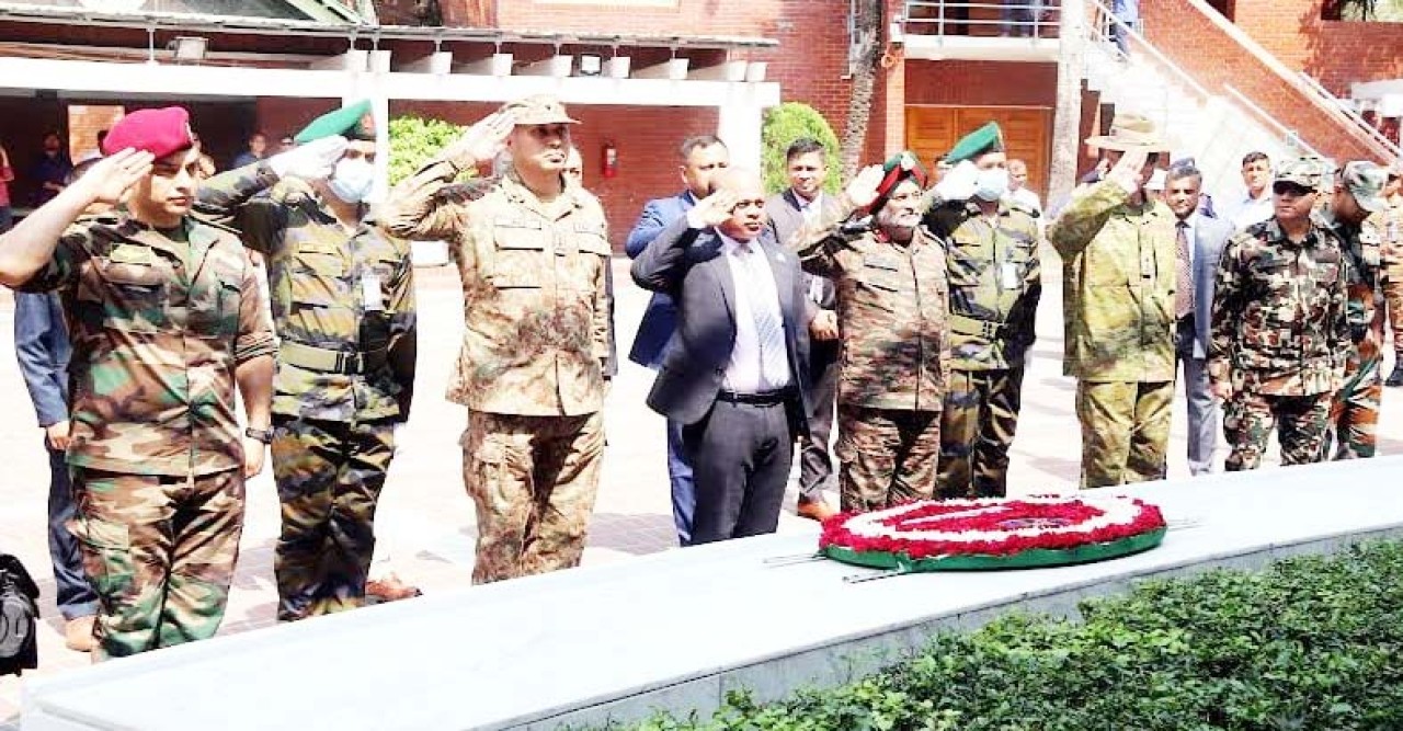 বঙ্গবন্ধুর সমাধিতে সাত দেশের সামরিক প্রতিনিধির শ্রদ্ধা