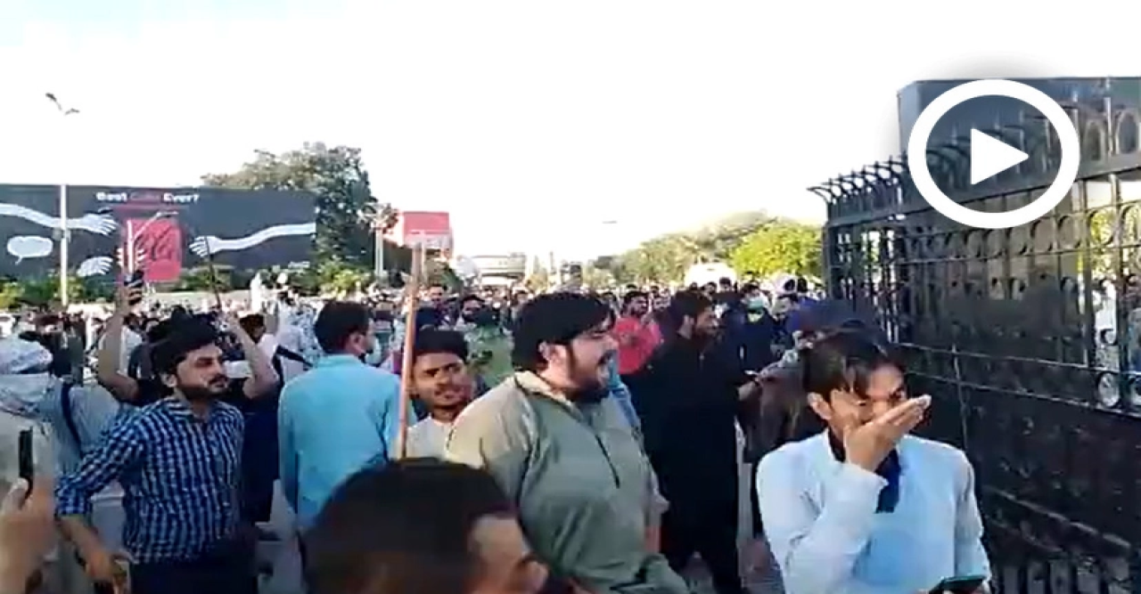 ইমরান খান গ্রেপ্তার : সেনা সদর দপ্তরে বিক্ষোভকারীরা