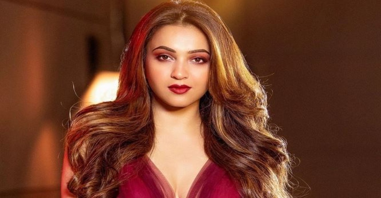 ‘ডার্ক ওয়ার্ল্ড’এ অংশ নিতে ঢাকায় টালিউড অভিনেত্রী কৌশানি