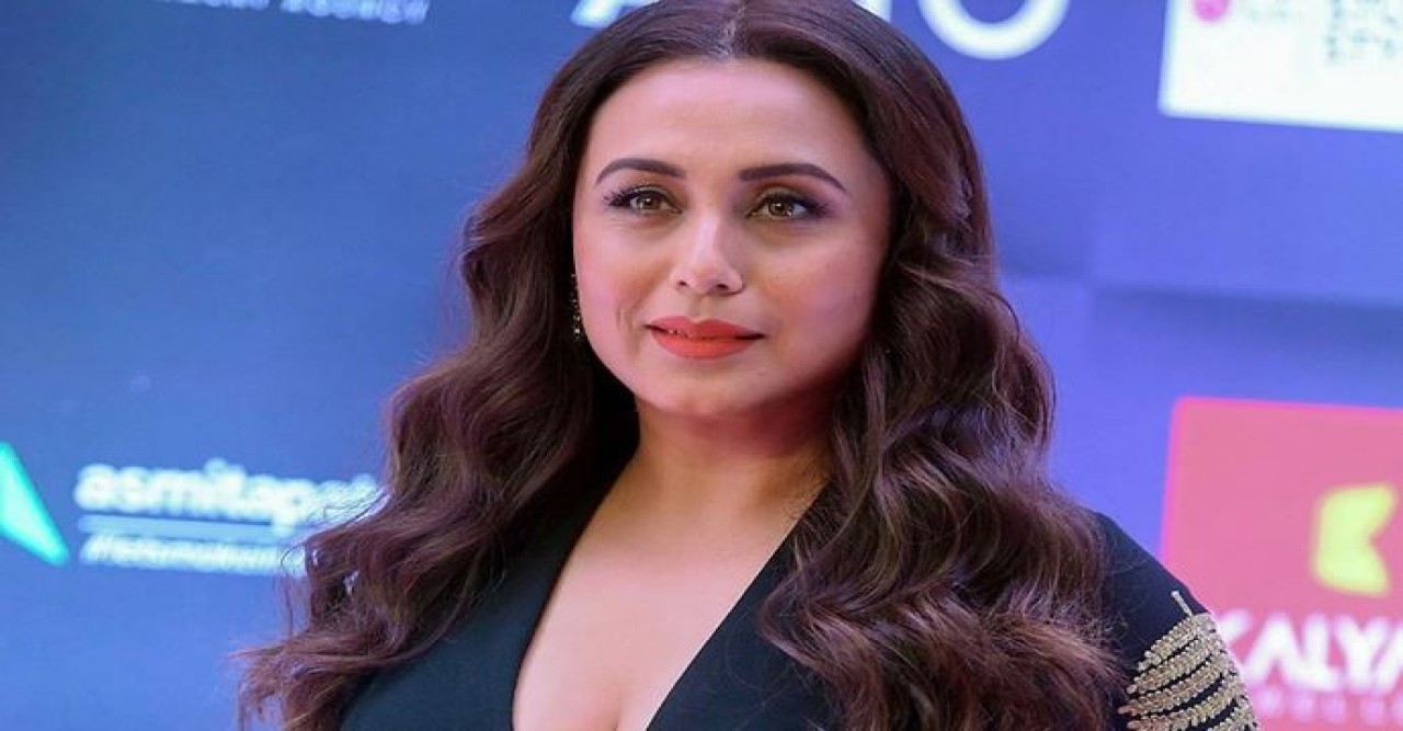 আহত সাংবাদিকের চিকিৎসার জন্য গাড়ি পাঠালেন রানী