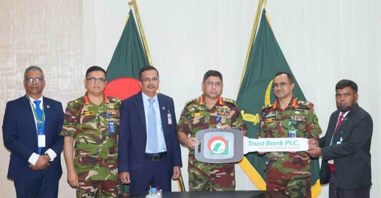 প্রয়াস রাজশাহী ও সিলেট শাখায় স্কুল বাস দিলো ট্রাস্ট ব্যাংক