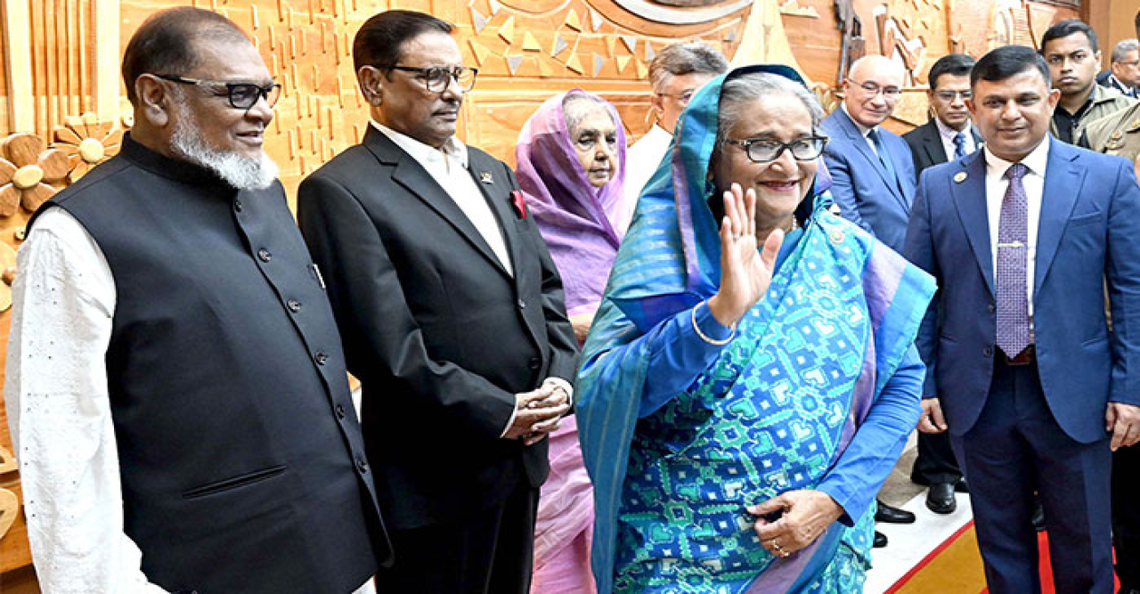 ব্রাসেলসের পথে প্রধানমন্ত্রী