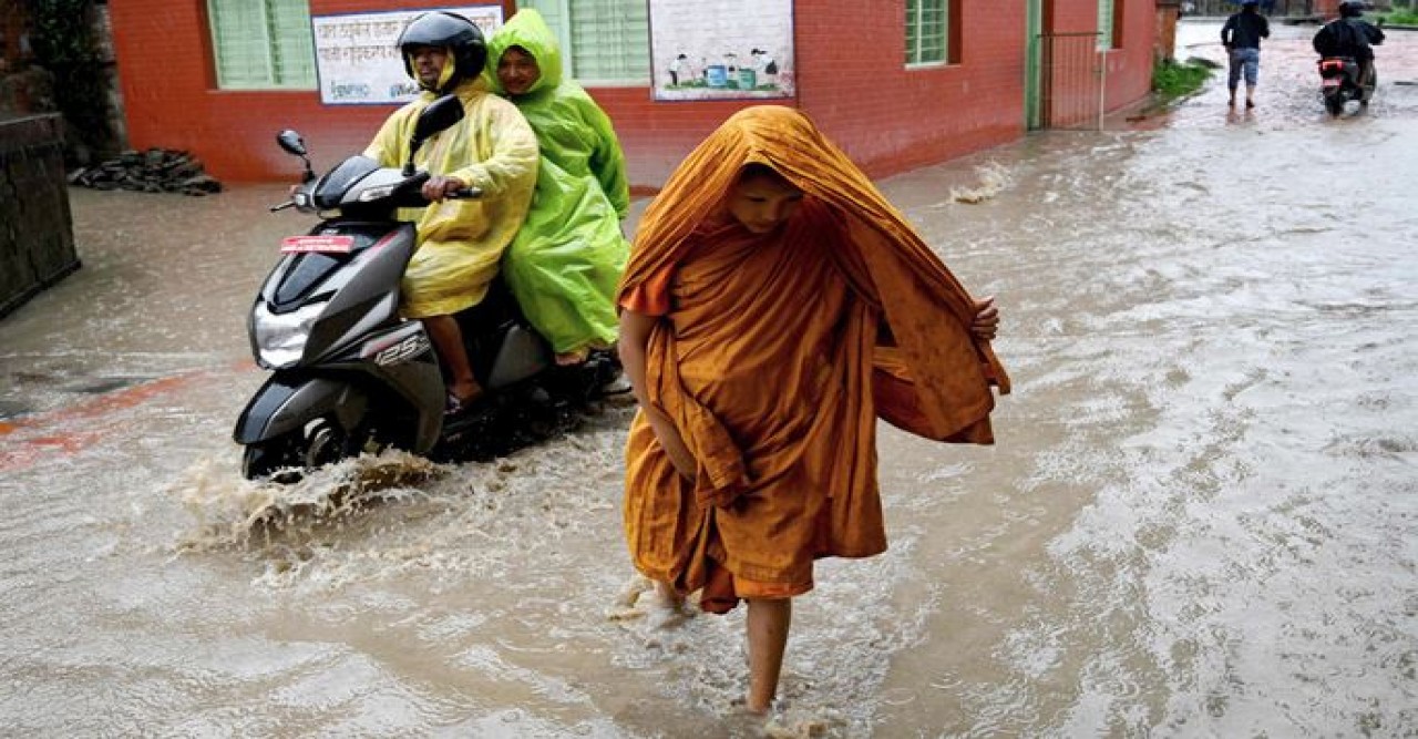 বন্যা ও ভূমিধসে নেপালে নিহত ১৪