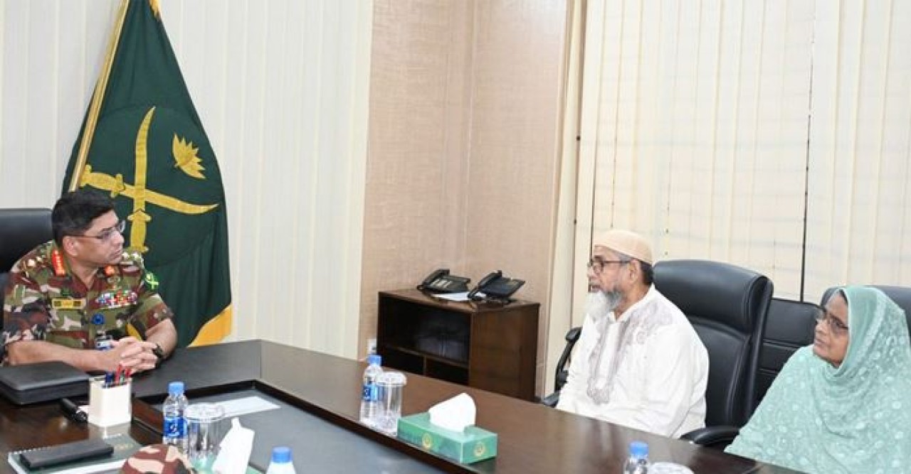 সেনাপ্রধানের কাছে ছেলে হত্যার বিচার চাইলেন নির্জনের মা-বাবা